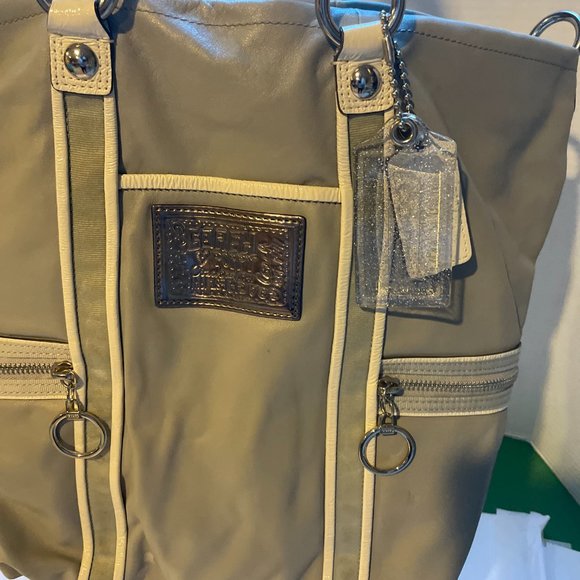 Coach - Picture 4 of 4